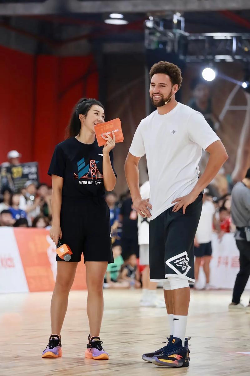 篮球篮网双核合砍70分，强势带队赢球（篮网双星轰下70分 助队强势取胜）