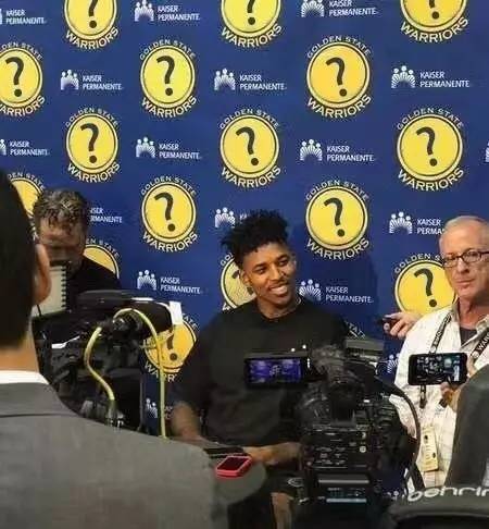 罗马诺：奥罗斯科即将加盟曼联，球员正启程前往英格兰（罗马诺称：奥罗斯科将签约曼联，已启程前往英格兰）