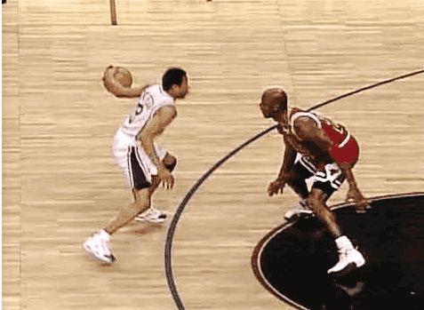 意超杯决赛半场：内雷斯世界波破门，那不勒斯1-0博洛尼亚（意超杯决赛半场：内雷斯世界波建功，那不勒斯暂1-0领先博洛尼亚）