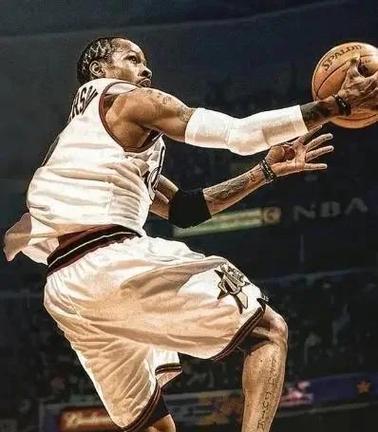 曼晚：多古和达洛特撑不起来曼联左路，俱乐部冬窗可能有动作（曼晚：多古、达洛特难撑曼联左路，冬窗或将有所动作）