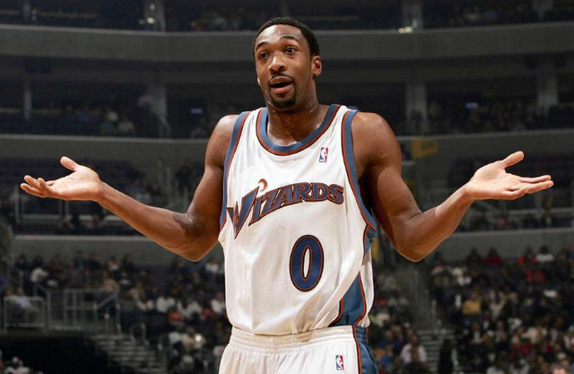 6金传奇+国际封神，樊振东凭啥成国球破局关键？（从六金到国际封神，樊振东何以成为国乒破局之钥？）