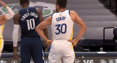 足球欧冠淘汰赛门票秒罄，黄牛翻倍叫价（欧冠淘汰赛门票瞬间售罄，黄牛加价翻倍）