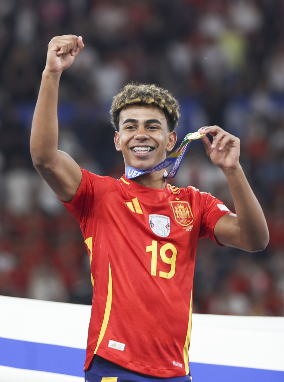 巴尔吉闪耀维拉马林，精彩进球与助攻助巴萨逆转贝蒂斯（巴尔吉维拉马林一传一射，助巴萨逆转战胜贝蒂斯）