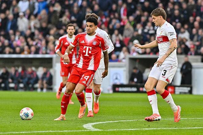 凯恩回应与巴萨传闻：我没和任何人接触，现在在拜仁很开心（凯恩否认巴萨传闻：未与任何人接触，现阶段在拜仁很开心）