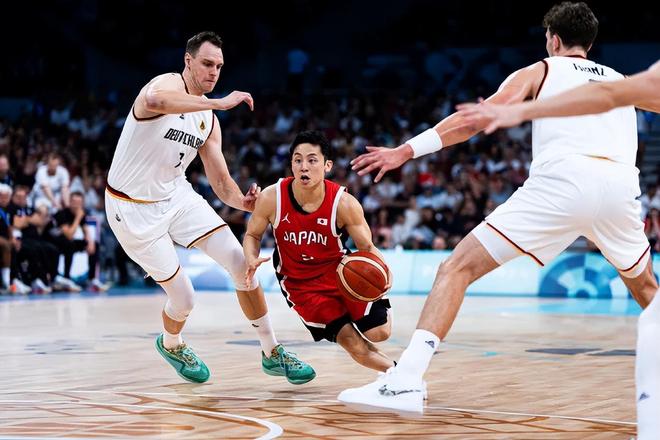 英媒：不敌纽卡赛后瓜帅与吉马良斯争论，并疑似怒斥摄像师（英媒曝：曼城不敌纽卡后瓜迪奥拉与吉马良斯发生口角，疑当场斥责摄像师）