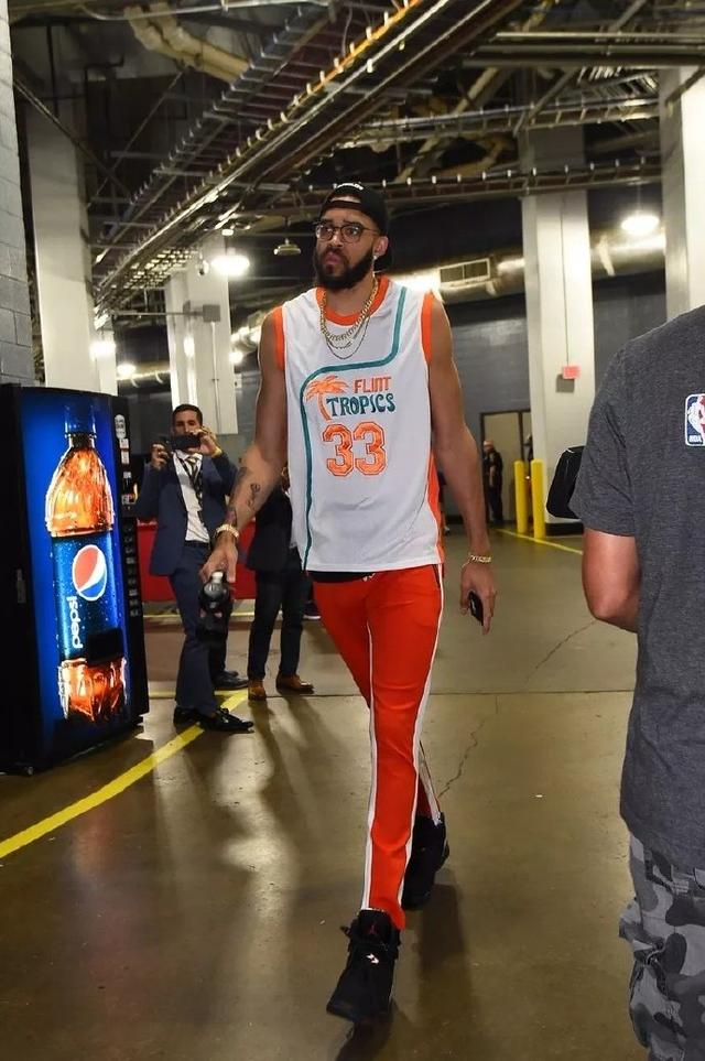 护台像王曼昱，涨球肉眼可见，她在拼命追赶国乒主力脚步（打法酷似王曼昱，进步肉眼可见，正全力追赶国乒主力）