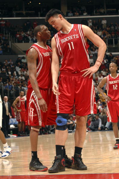 美记：PJ·华盛顿赛前训练扭伤脚踝，提前退出本场比赛（PJ·华盛顿赛前热身扭伤脚踝，本场比赛缺阵）